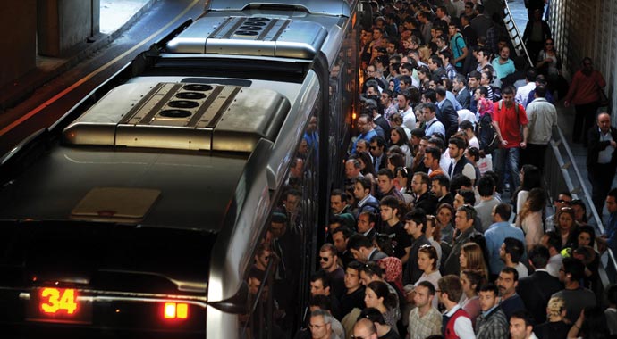 Metrobüse 276 milyon yolcu bindi
